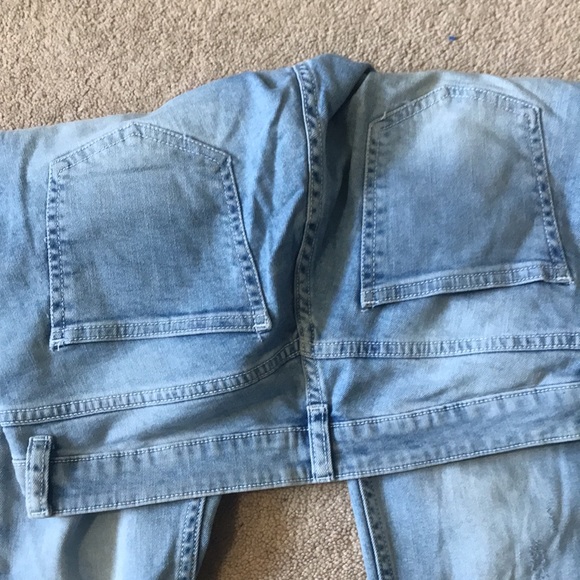 Its a really pretty sky blue colour - Picture 3 of 5